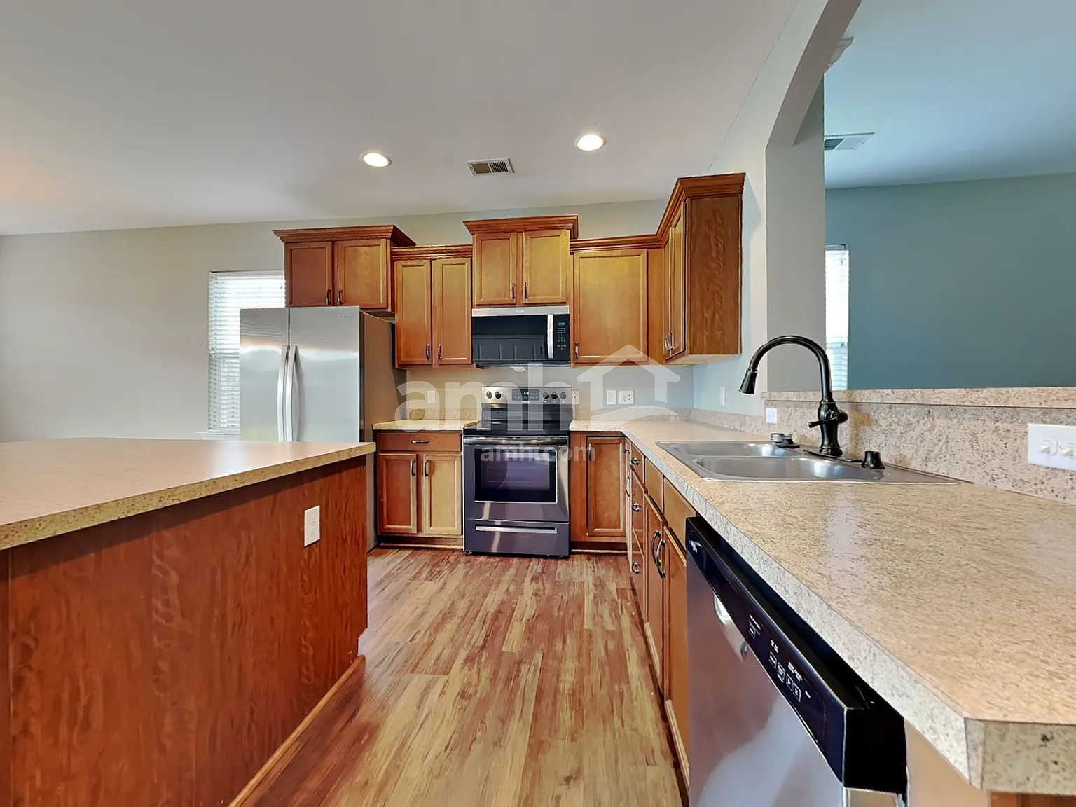 4 bed, 2.5 bath, 2434 sqft, $2,670 — Photo 3