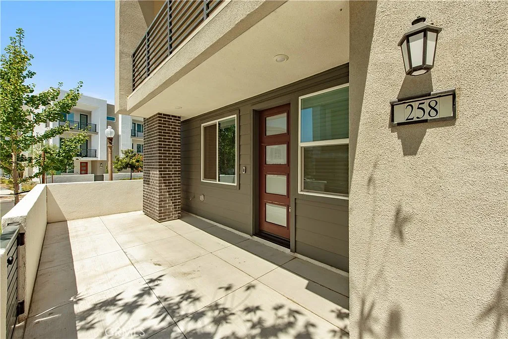 4 bed, 3.5 bath, 2111 sqft, $5,200 — Photo 1