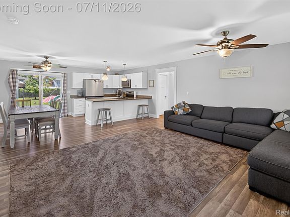 3rd image of 69053 Grove St