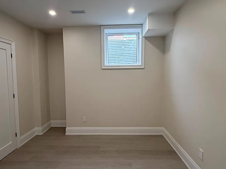2 Chesney Cres #B — Photo 12