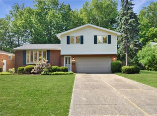 24117 Noreen Dr, North Olmsted, OH 44070