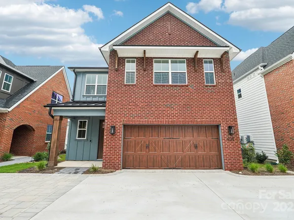 921 Coast Dr, Tega Cay, SC 29708