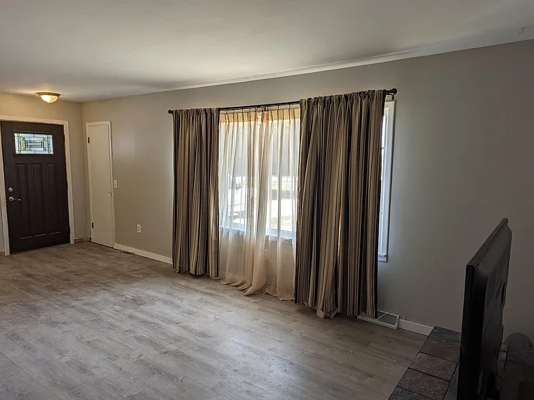 2611 Browning Ave — Photo 8