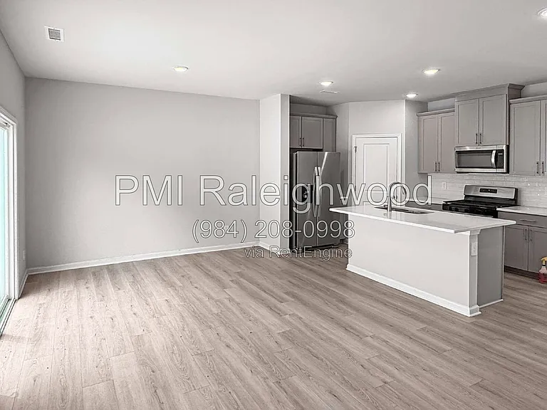 671 Rolling Fields Dr — Photo 8