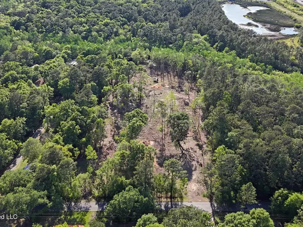 12601 Berkley Rd, Moss Point, MS 39562