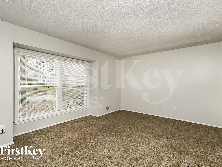 11943 Manchester Ave — Photo 2