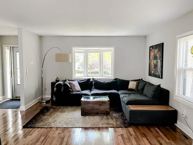 225 2nd St NE — Photo 8