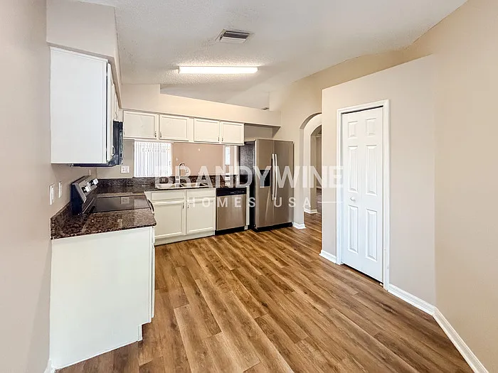 11750 Lynmoor Dr — Photo 7