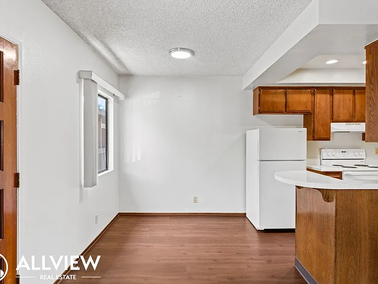 202 East 16th Street — Photo 5