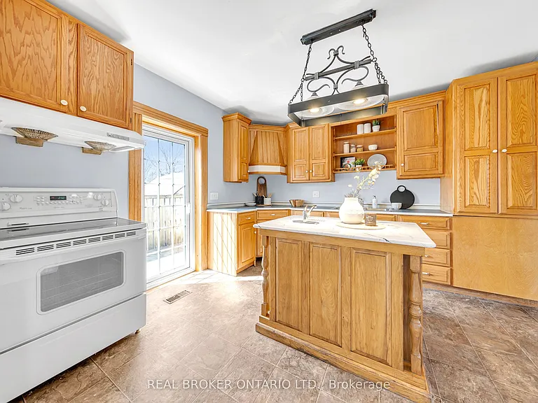 52 1/2 Victoria Ave N #MAIN — Photo 16