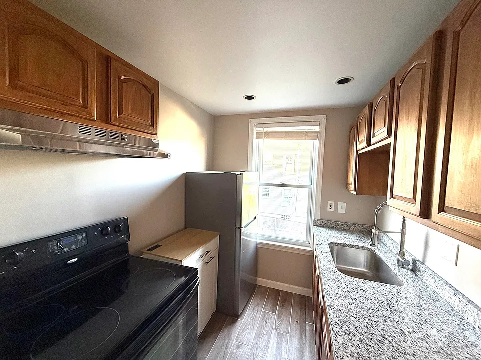 304 Cambridge St #2