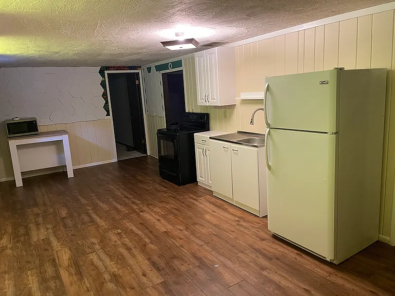 939 Bracken St N #2 — Photo 3