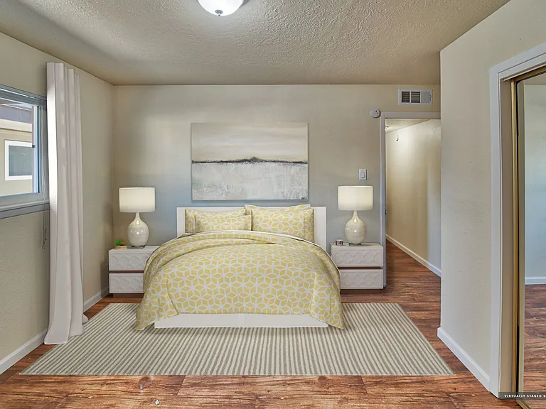 Updated2 Bed / 1 Bath Apt w/ Private Yard - Great NE Community! — Photo 69