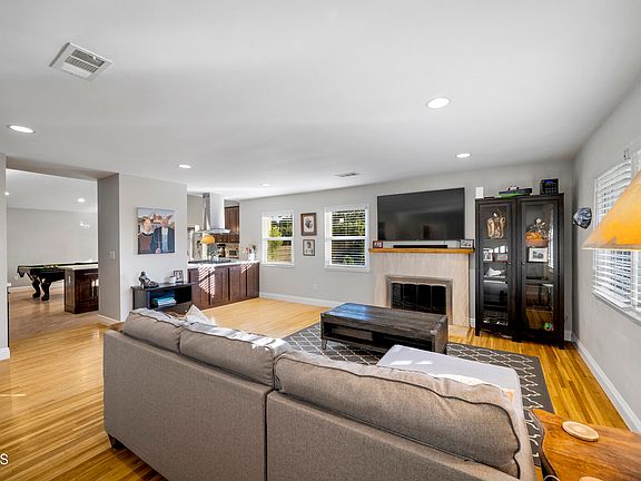 3rd image of 6104 Laurelgrove Ave