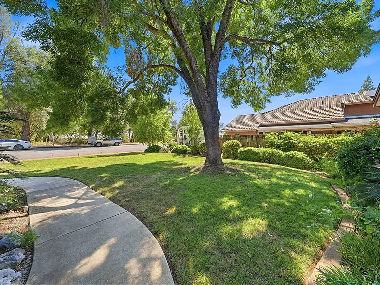 1484 Saint Andrews Dr — Photo 2