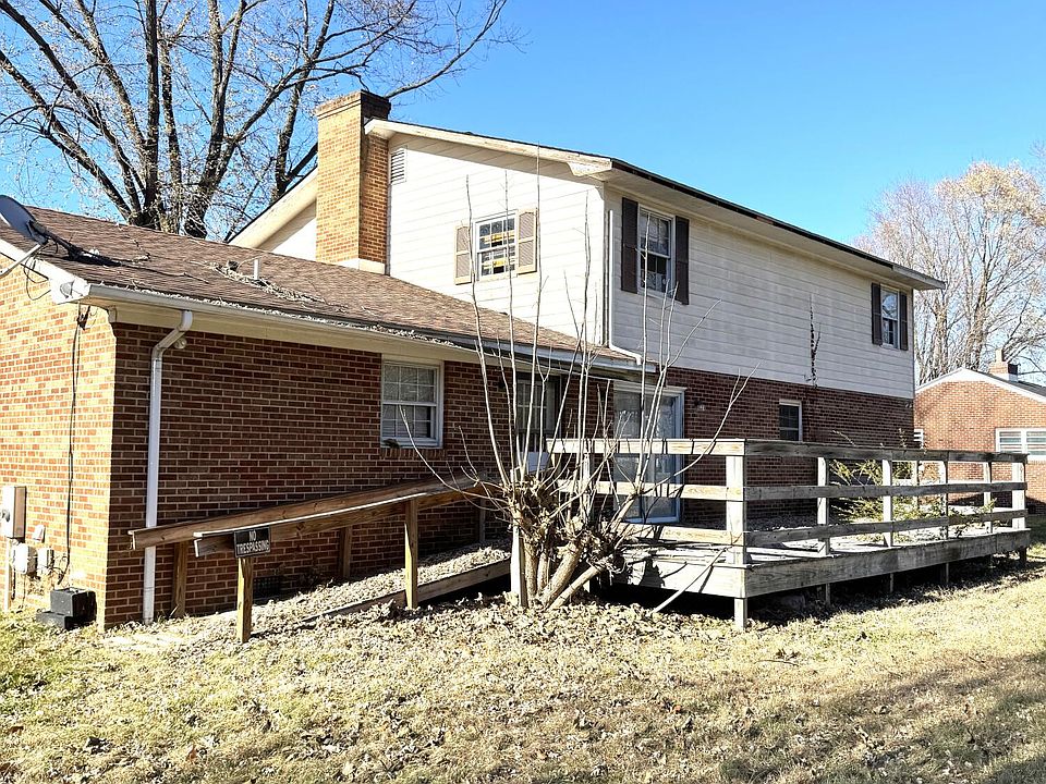 2nd image of 1224 Cherry Ave