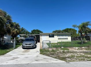 191 Hibiscus Tree Dr, Lake Worth, FL 33462