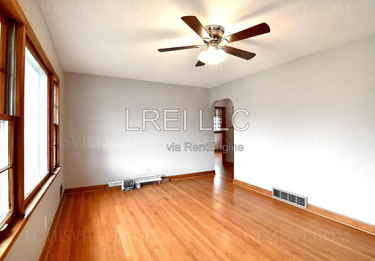 3 bed, 1.0 bath, 1160 sqft, $1,550 — Photo 2