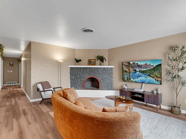 1527 W Niagara St — Photo 11