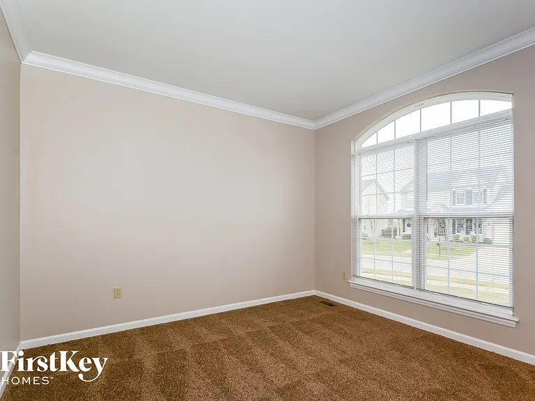 218 Greenshire Ln — Photo 12