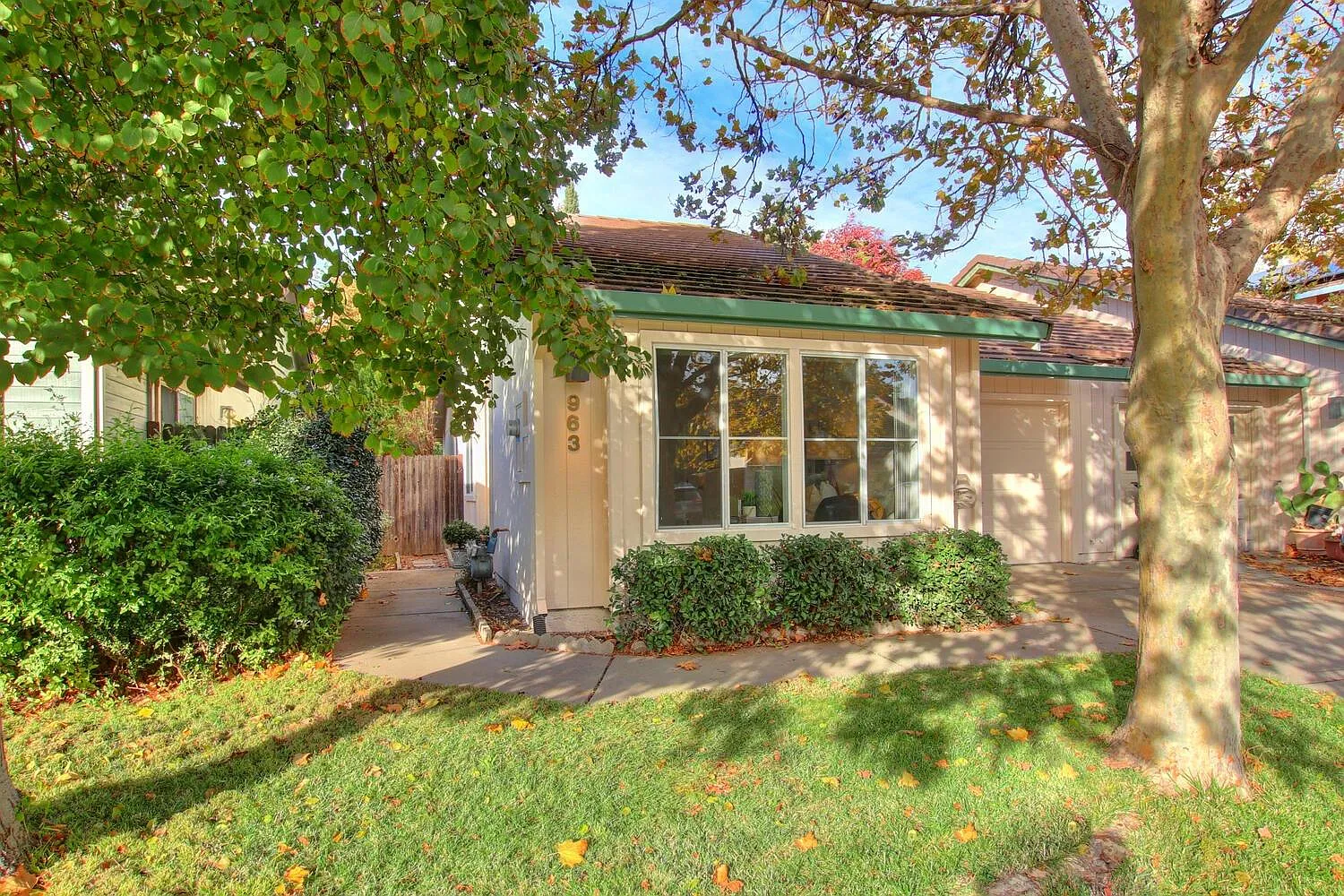 963 Zaragoza St photo 1