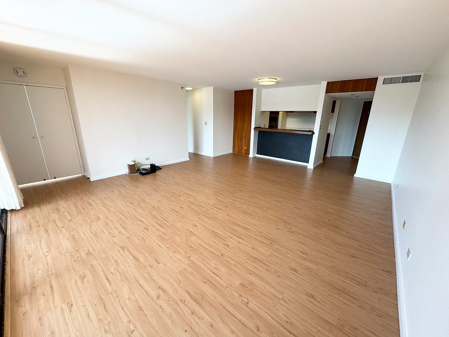3 bed, 1414 sqft, $4,250 — Photo 2