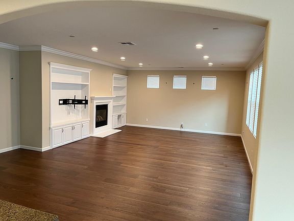 4th image of 68 Sunny Cove Dr