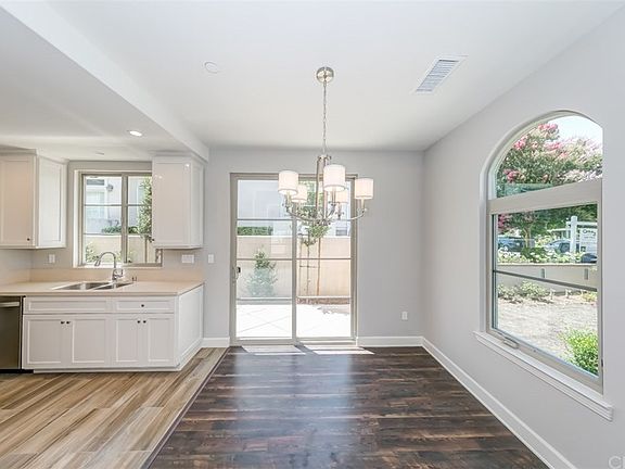 5th image of 30 Fano St Unit C