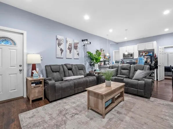 705 8th Street image 13 of 34