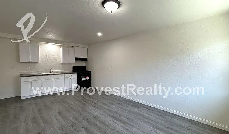 11800 White Ave #6 — Photo 3