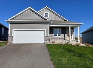 1904 Oakpointe Dr, Waconia, MN 55387