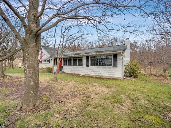 3rd image of 223 Fairview Ave