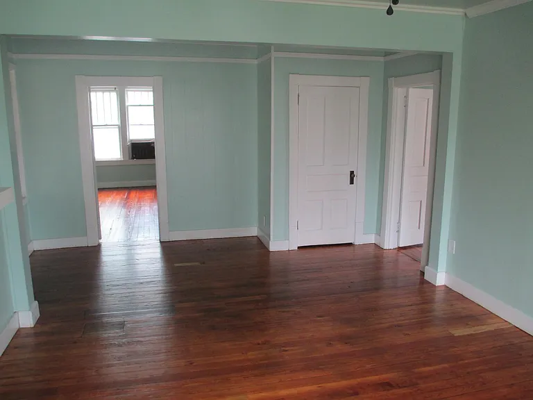 Living room/kitchen 17'/13'