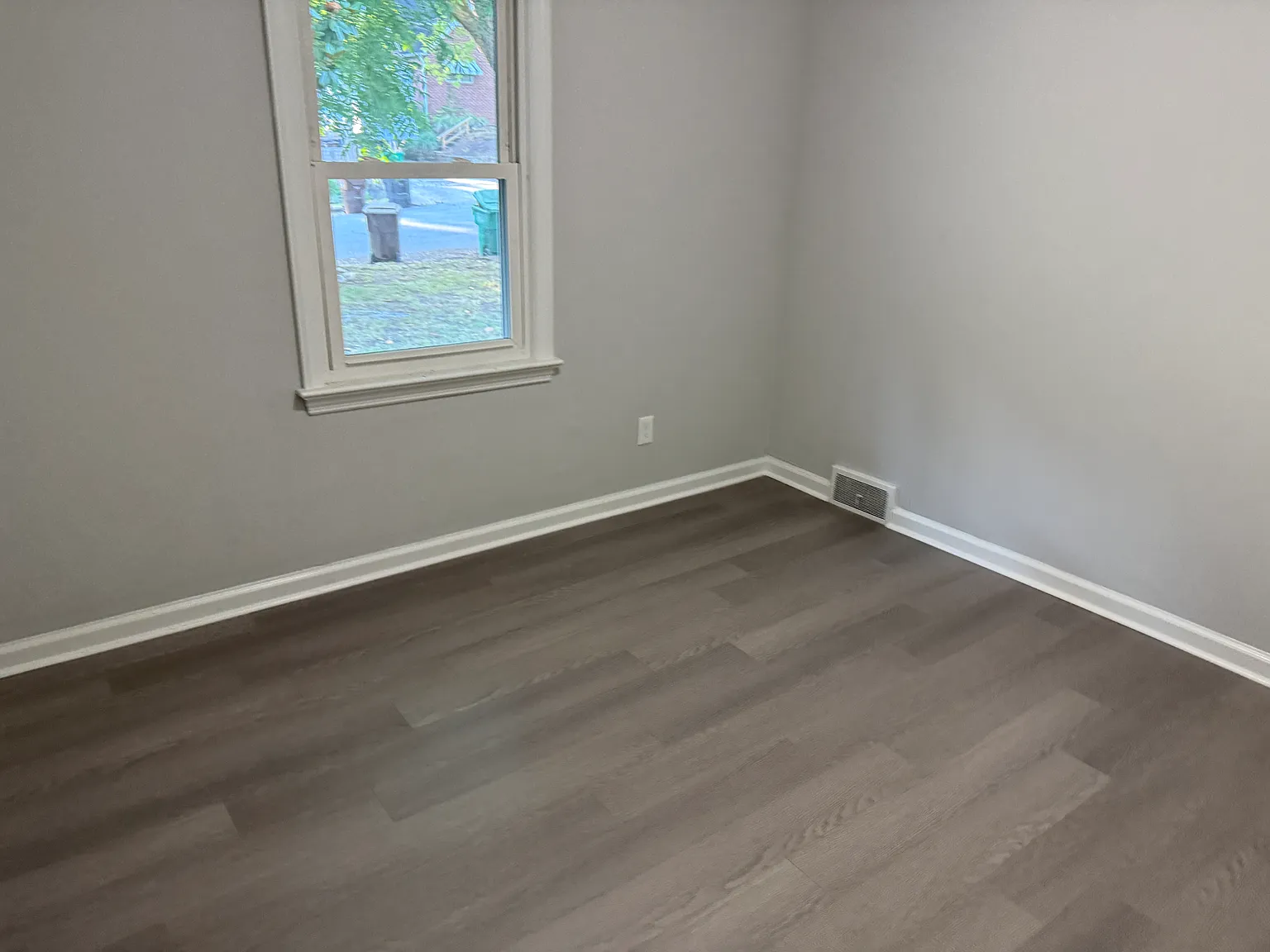 3 bed, 962 sqft, $1,300 — Photo 4