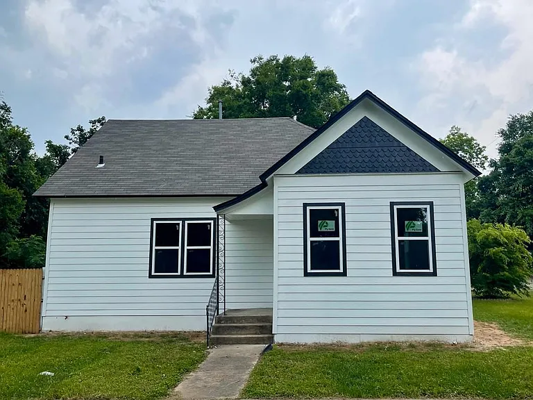 806 N Central Ave — Photo 2
