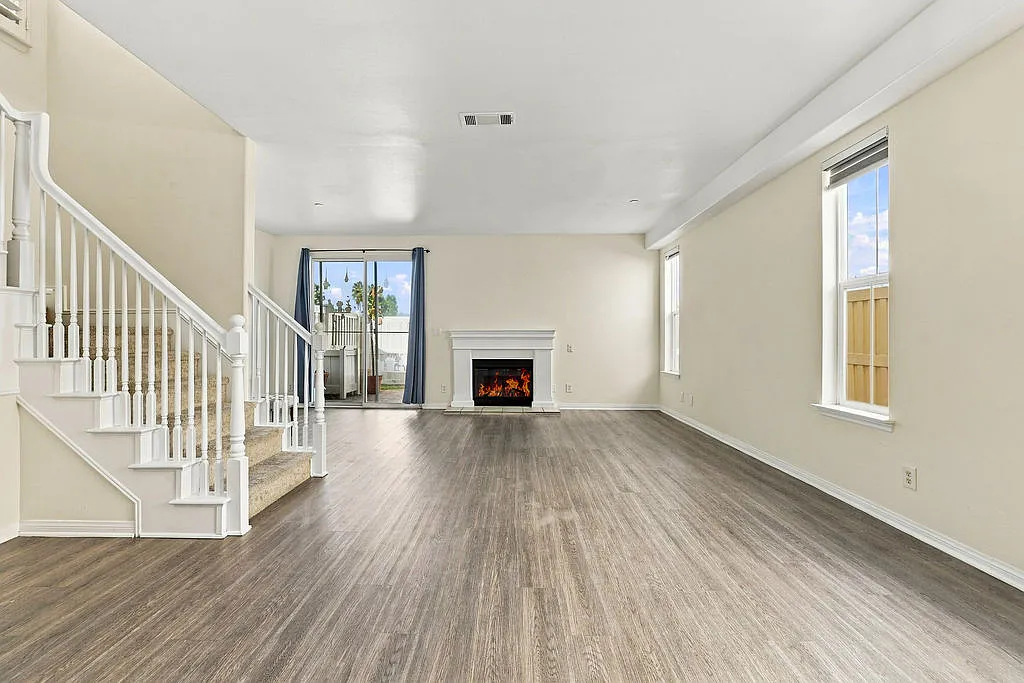 3 bed, 2.5 bath, 1497 sqft, $5,500 — Photo 4