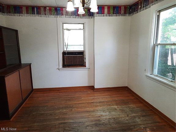 4th image of 2069 Lark St