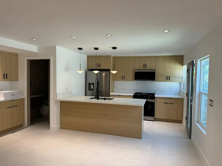 7306 Yarmouth Ave — Photo 4