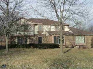 530 Augusta Dr, Rochester Hills, MI 48309