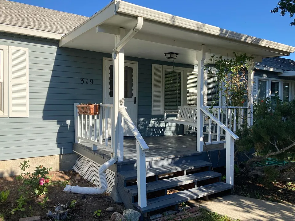 319 Douglass Ave