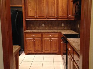 911 SW 37th St, Moore, OK 73160