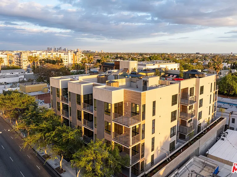 7428 Santa Monica Blvd #202 — Photo 31