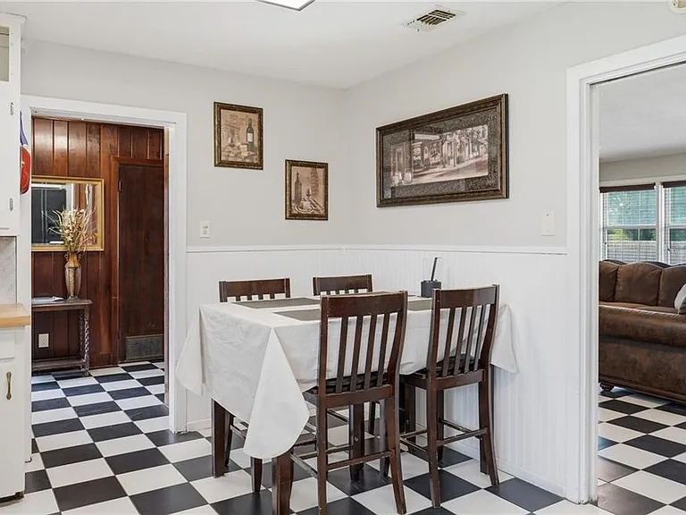 651 W Wilson Ave — Photo 17