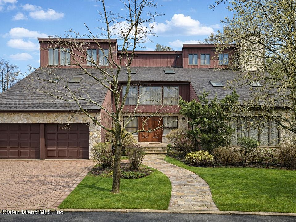 1st image of 10 Arbutus Way