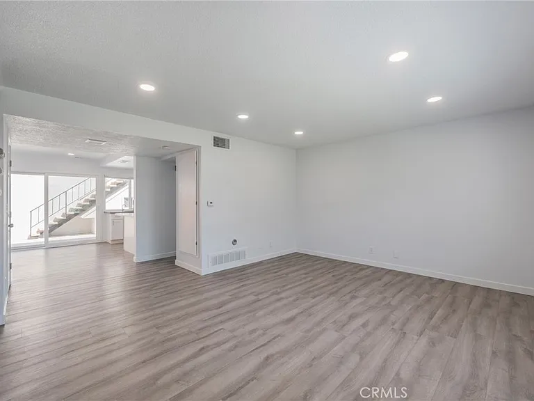 10062 Ellis Ave — Photo 3