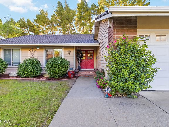 3rd image of 1638 Sweet Briar Pl