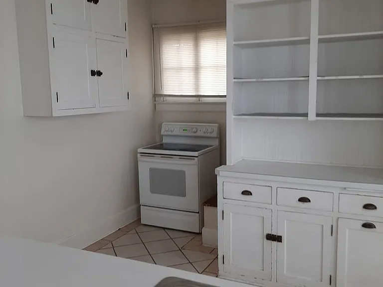 College Housing - 4 bedrooms — Photo 6