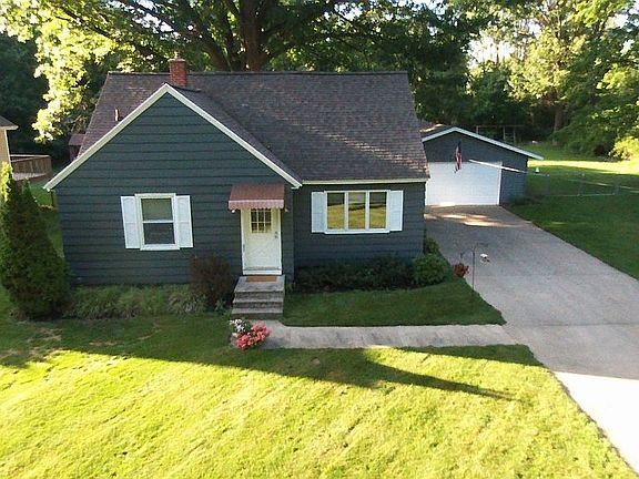 2nd image of 99 River Hills Dr