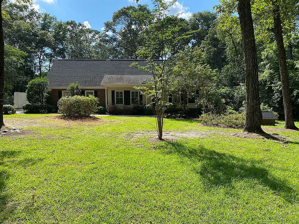 FRONT OF HOUSE FROM ROAD