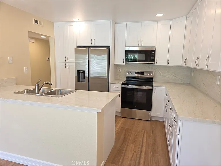 18229 Olympic Ct — Photo 5